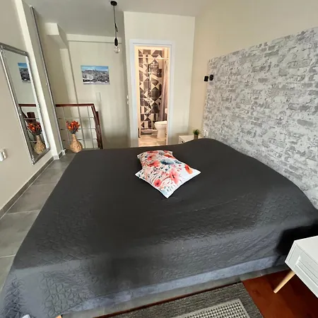 11 Diamond Drive Apartment *