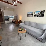 11 Diamond Drive, Luxury Bright & Quiet Center Loft, Easy Access * Кавала