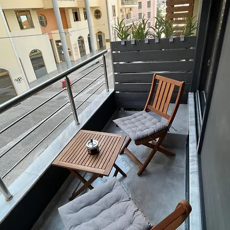 Apartment 11 Diamond Drive, Luxury Bright & Quiet Center Loft, Easy Access