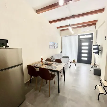 Apartament 11 Diamond Drive, Bright & Quiet Center Apartment, Easy Access *