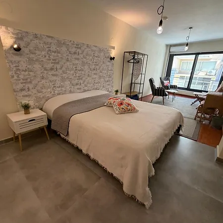 11 Diamond Drive, Luxury Bright & Quiet Center Loft, Easy Access