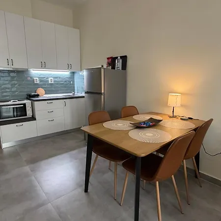 11 Diamond Drive, Luxury Bright & Quiet Center Loft, Easy Access *