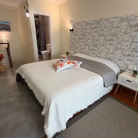 11 Diamond Drive, Luxury Bright & Quiet Center Loft, Easy Access Apartment *