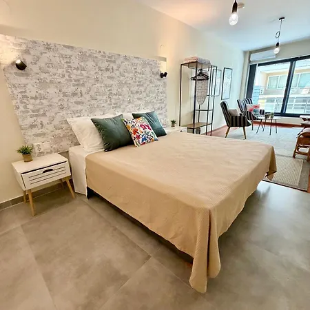 Apartment 11 Diamond Drive, Luxury Bright & Quiet Center Loft, Easy Access