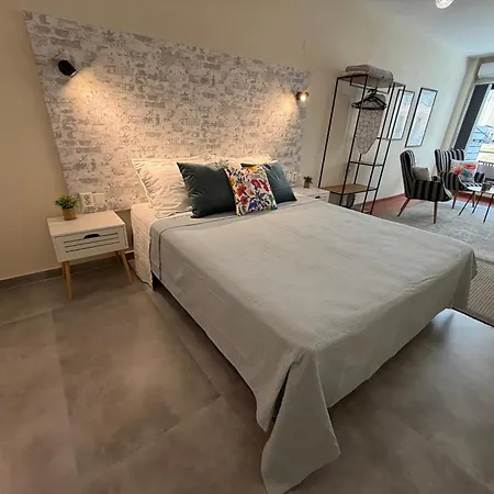 11 Diamond Drive, Luxury Bright & Quiet Center Loft, Easy Access
