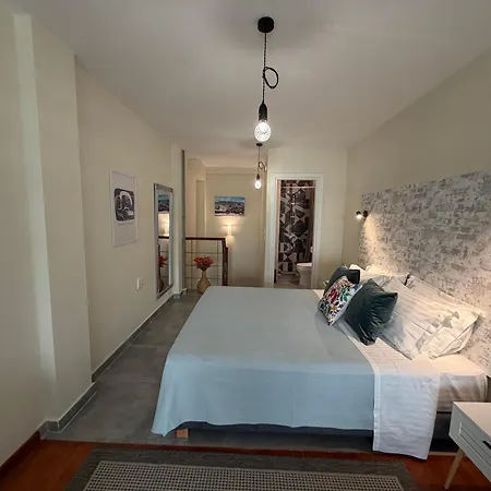 11 Diamond Drive, Luxury Bright & Quiet Center Loft, Easy Access Apartment