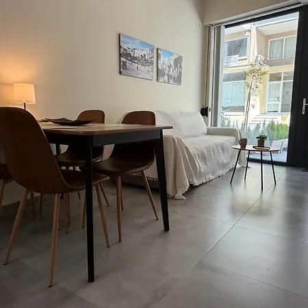 11 Diamond Drive, Luxury Bright & Quiet Center Loft, Easy Access * Kavala