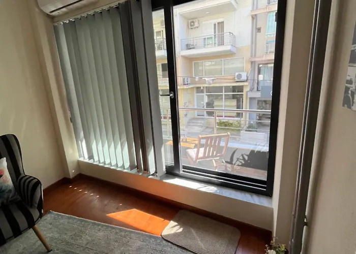 11 Diamond Drive, Bright & Quiet Center Apartment, Easy Access * Kawala