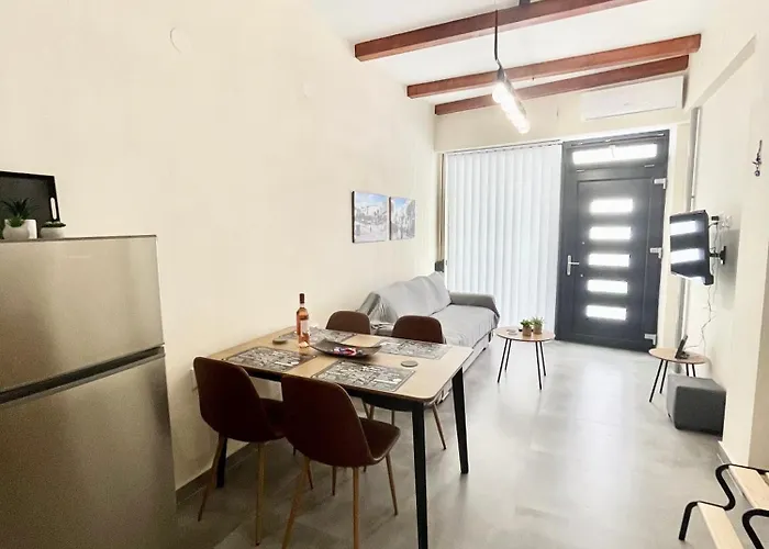 Apartament 11 Diamond Drive, Bright & Quiet Center Apartment, Easy Access *