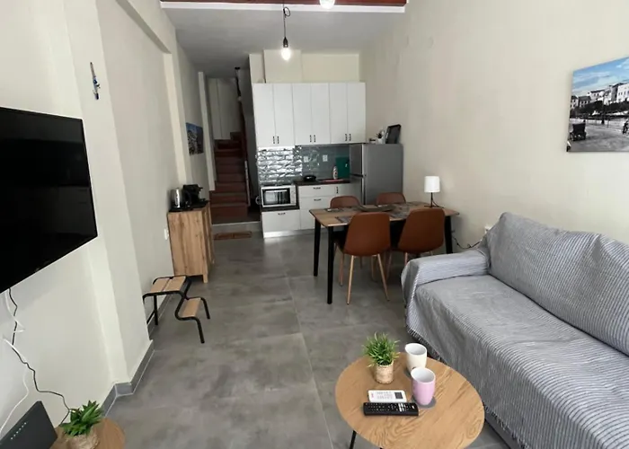 11 Diamond Drive, Bright & Quiet Center Apartment, Easy Access Kawala